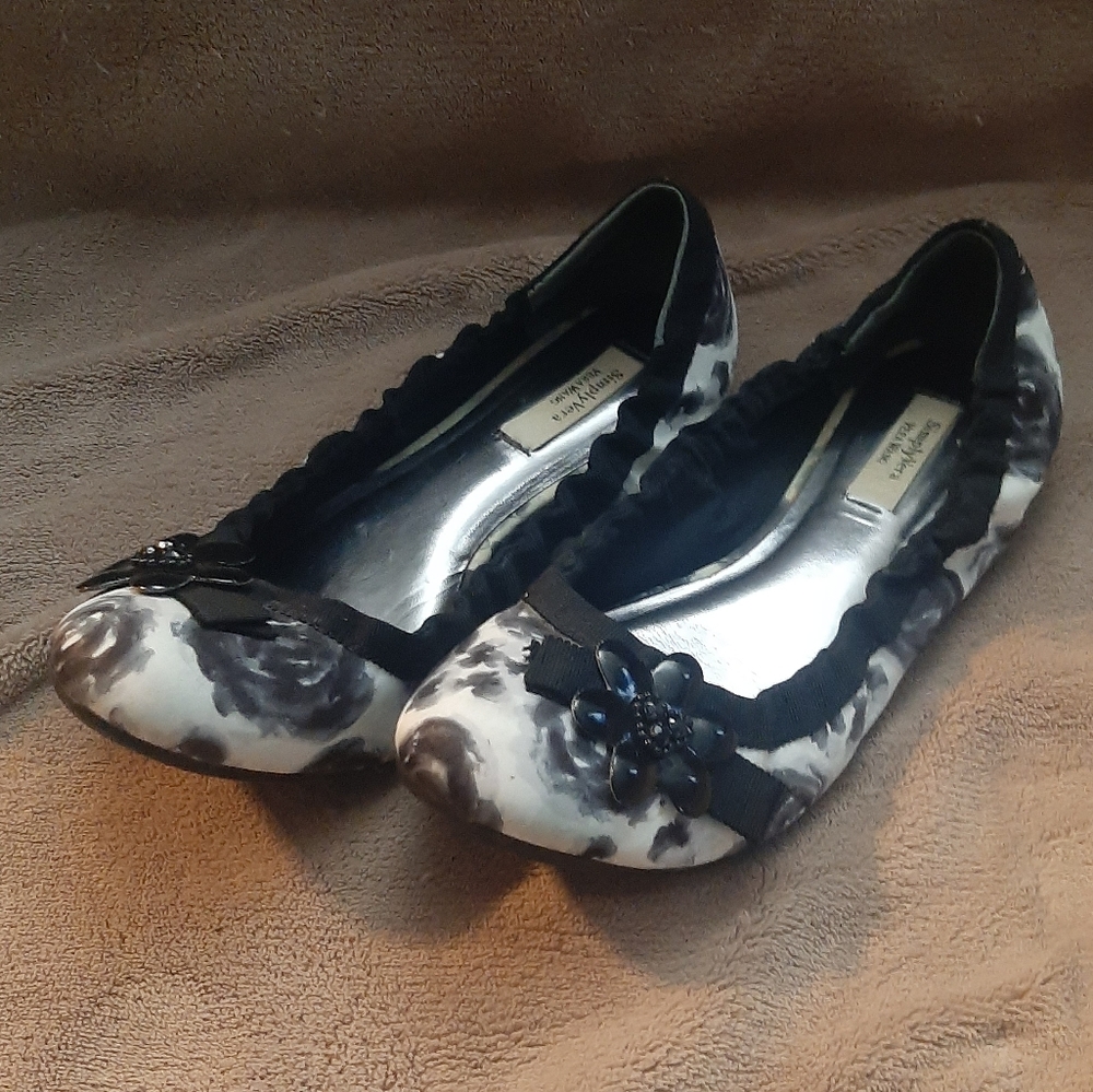 ✔️ Simply Vera flats size 7.5
